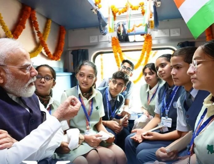 PM मोदी ने गिनाई भारत की रक्षा आत्मनिर्भरता की ताकत, INS महेंद्रगिरि और पिनाका रॉकेट सिस्टम को बताया बड़ी उपलब्धि, Mann Ki Baat में क्या बोले