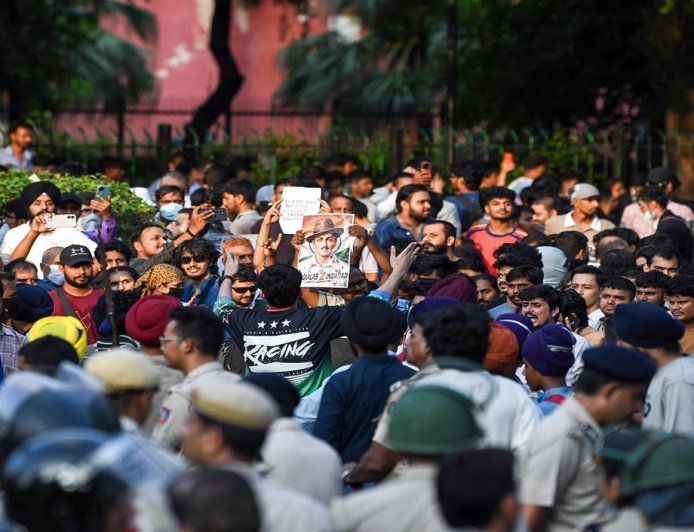 छात्रों के शांतिपूर्ण आंदोलन का कुछ राजनेताओं ने कर दिया राजनीतिकरण!