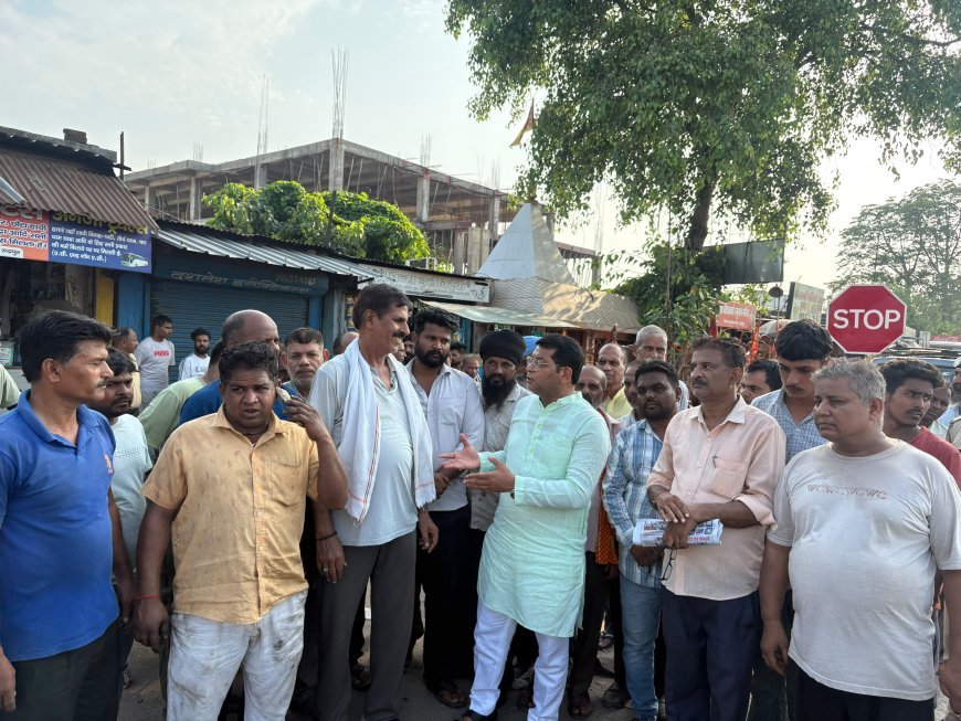 विश्वकर्मा मार्किट के व्यापारीयों से मिले विधायक शिव अरोरा ने सांसद अजय भट्ट व जिला अधिकारी से दूरभाष पर वार्ता बाद बोले विश्वकर्मा मार्किट व्यापारीयों का अगले कुछ दिनों मे होंगी आवंटन प्रक्रिया,उसके बाद हटाए जाएंगे रोडवेज से विश्वकर्मा मार्किट की दुकाने*