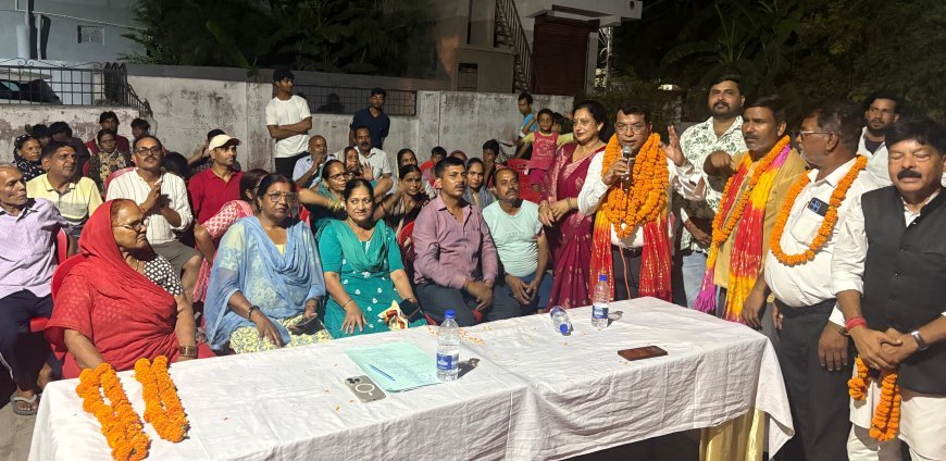 विधायक शिव अरोरा ने वार्ड न. 19 खेड़ा मे चौपाल लगाकर जनसमस्याओ को सुन तत्काल समाधान किया*