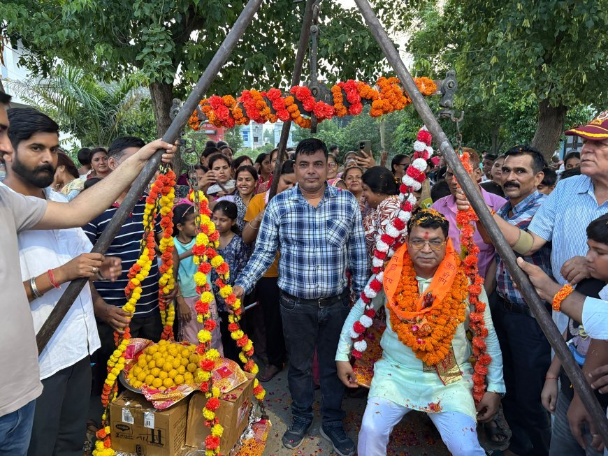 भूरारानी - शांति बिहार -छतरपुर 5 किलोमीटर मार्ग हेतु 2.47 करोड़ धनराशि स्वीकृत होने पर शांति बिहार व आस पास के क्षेत्रों मे विधायक शिव अरोरा का हुआ जोरदार स्वागत, डिवाइन कॉलोनी मे लोगो ने विधायक को लड्डूओ मे तोला*