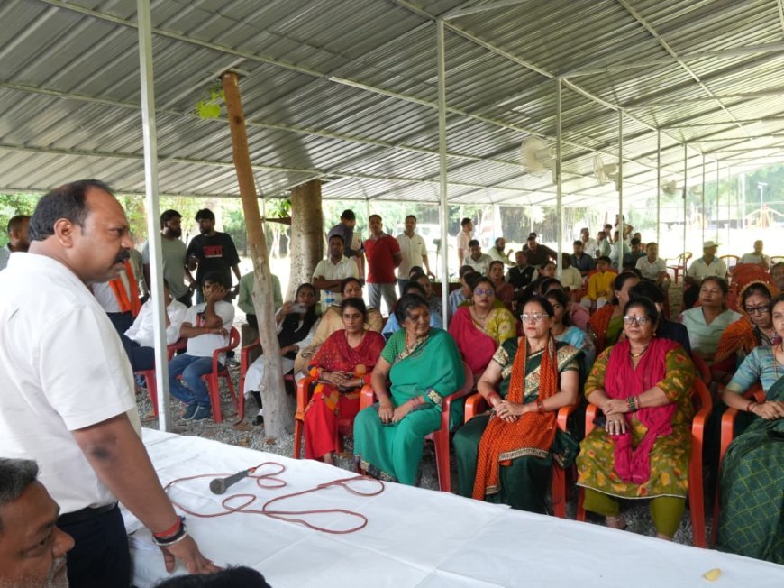 वृक्षारोपण एवं पौध वितरण कार्यक्रम वन विभाग के ऑक्सीजन पार्क में सेवा संकल्प धारणी फाउंडेशन द्वारा किया गया आयोजन।