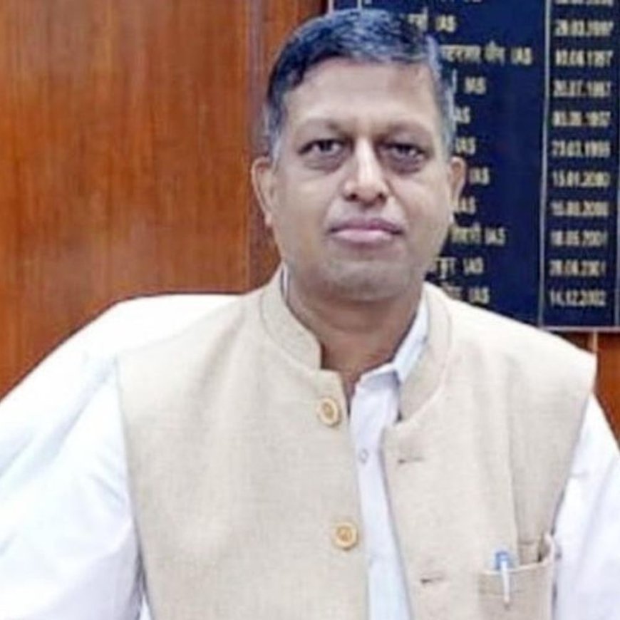 प्रशासनिक लापरवाही पर डीएम की कार्रवाई:एसडीएम के बाद अब तहसीलदार भी हटाए गए, जिला मुख्यालय से जोड़ा