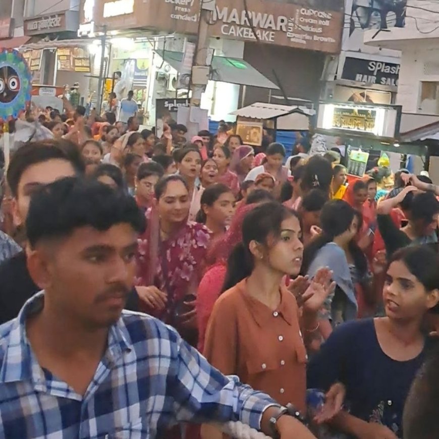 121-फीट लंबे रस्से से भक्तों ने खींचा जगन्नाथ का रथ:'हरे रामा, हरे कृष्णा' की गूंज रही, शहरवासियों ने बरसाए फूल