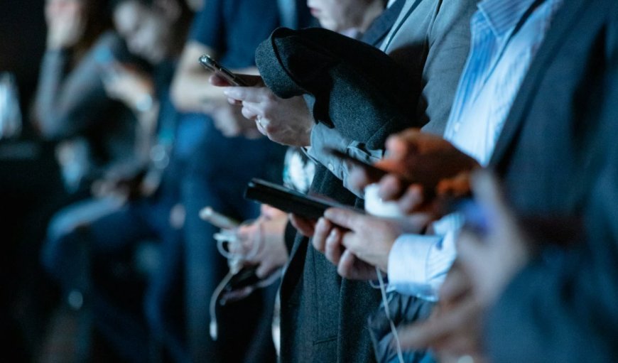 Smartphone Prices में भारी उछाल से Budget Phone बाजार पस्त, चीनी कंपनियों की Market Share 2020 के निचले स्तर पर