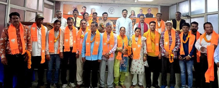 लगातार दूसरे दिन बड़ी संख्या में जनप्रतिनिधियों और सामाजिक कार्यकर्ताओं ने थामा भाजपा का दामन!*