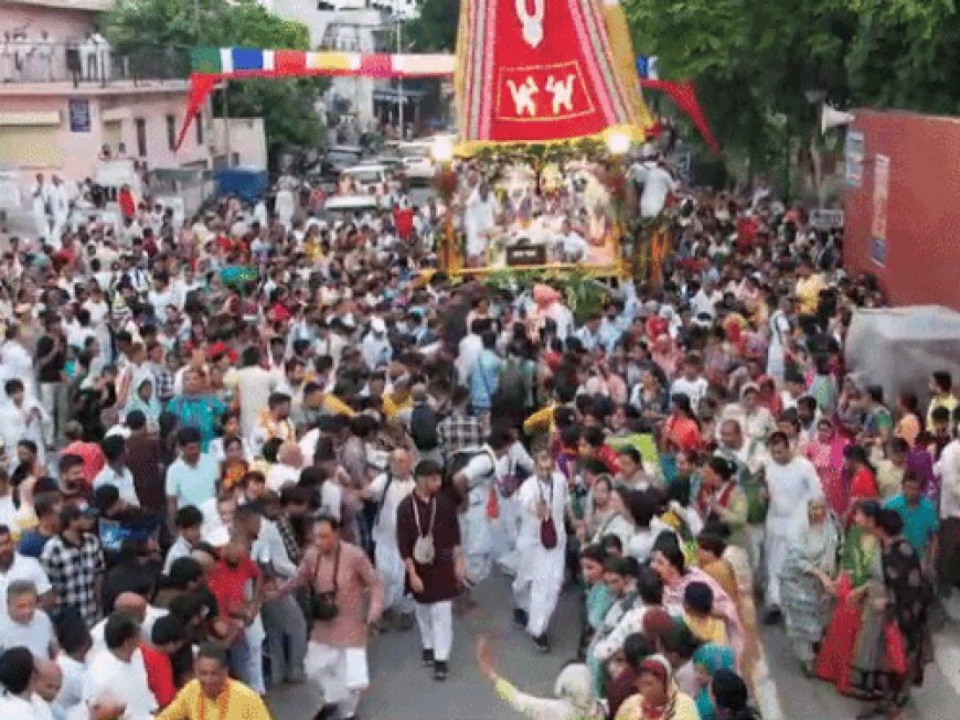 कुरुक्षेत्र में ISKCON की रथ यात्रा में उमड़ा जनसैलाब:क्रेन से चढ़ाया 56 भोग, हरे कृष्ण के जयघोष से गूंजा शहर