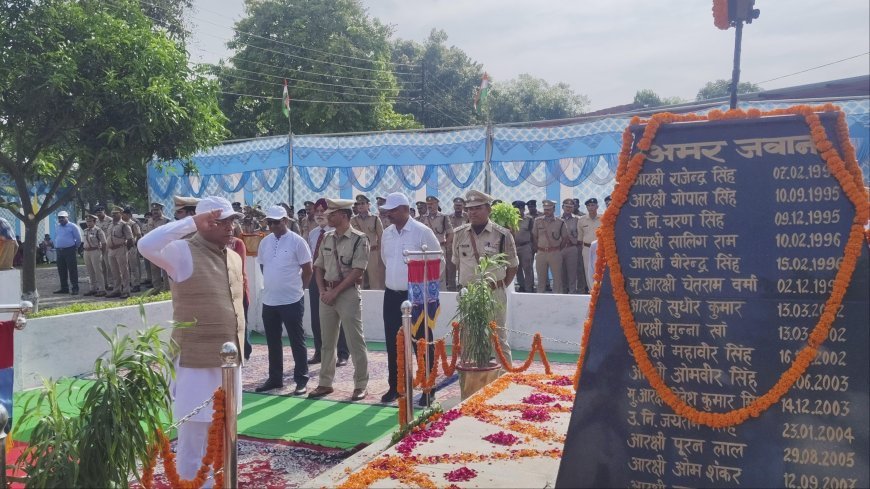 विधायक शिव अरोरा ने कारगिल विजय दिवस पर  पुलिस लाइन स्थित विजय स्मारक पर वीर शहीदों को भावभीनी श्रद्धांजलि अर्पित कर अदम्य साहस, शौर्य को किया नमन*