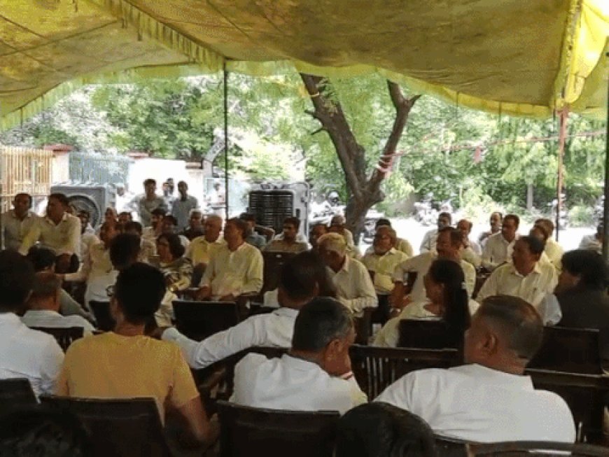 रेवाड़ी में आज फिर हड़ताल पर बैठेंगे अधिवक्ता:मुंशी और क्लर्क भी हो सकते हैं शामिल; SDM के ट्रांसफर की मांग