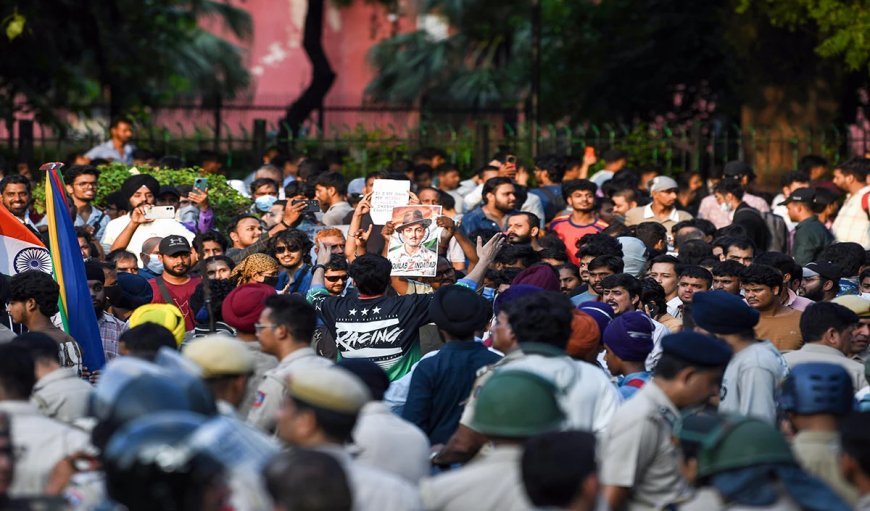 छात्रों के शांतिपूर्ण आंदोलन का कुछ राजनेताओं ने कर दिया राजनीतिकरण!
