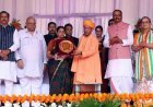 सीएम योगी ने किया बलिदानी वीरों के परिजनों का सम्मान