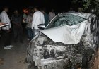 भिवानी में पेड़ से टकराई तेज रफ्तार कार:शादी से लौट रहे युवक की मौत, रुपगढ़-झरवाई के बीच हादसा; इलाज के दौरान तोड़ा दम