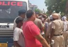 रतिया में कूड़ा उठाने पर हंगामा, सफाई कर्मचारी हिरासत में:25वें दिन भी हड़ताल जारी, प्रशासन ने डंपिंग प्वाइंट से कूड़ा उठाया
