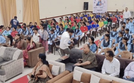 युवाओं के लिए जिला प्रशासन की अभिनव पहल:करियर परामर्श और मार्गदर्शन सेमिनार का किया आयोजन; विशेषज्ञों ने करियर और प्रतियोगी परीक्षाओं के दिए टिप्स