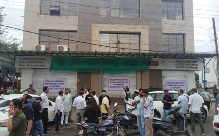 भोपाल में रिहायशी इलाकों में व्यावसायिक गतिविधियों पर सख्ती, नगर निगम ने शुरू की सीलिंग कार्रवाई, व्यापरियों में हड़कंप