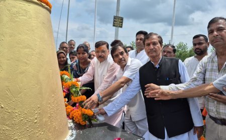 अगस्त क्रांति दिवस पर स्वतंत्रता संग्राम सेनानियों को श्रद्धांजलि, पूर्व विधायक राजेश शुक्ला बोले—‘भारत छोड़ो आंदोलन ने रखी आजादी की मजबूत नींव’
