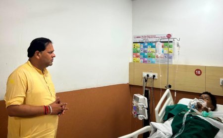 अभिषेक का हाल जानने फिर राममूर्ति अस्पताल पहुंचे महापौर विकास शर्मा