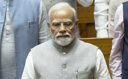 लोकसभा की कार्यवाही पहली बार वंदे मातरम से शुरू हुई:छह अंतरे बजने के बाद सदन स्थगित; स्पीकर की टी पार्टी का विपक्ष ने किया बहिष्कार