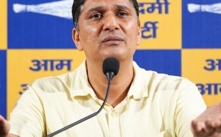 दिल्ली में विद्या वाहिनी योजना खिलाफ AAP की प्रेस कॉन्फ्रेंस:विरोधियों ने कहा- सरकार की 7 हजार वाली साइकिल 4200 में खरीदी