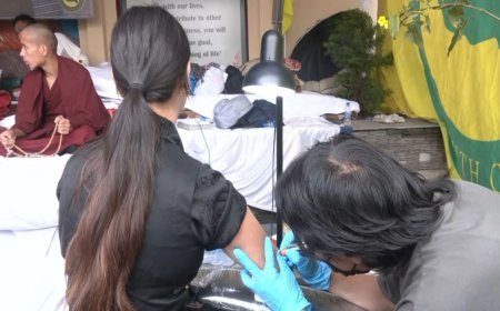 Dharamshala में Tibet Tattoo Protest: चीन के Ethnic Unity Law के खिलाफ तिब्बतियों का अनोखा और बड़ा संघर्ष