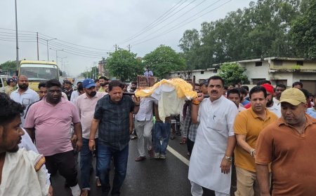 स्वर्गीय अभिषेक को महापौर विकास शर्मा ने दी भावपूर्ण श्रद्धांजलि