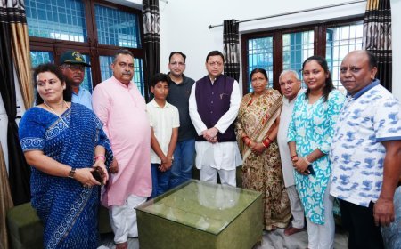 मुख्यमंत्री धामी ने 15 अगस्त की पूर्व संध्या पर शहीद अमित कुमार अणथ्वाल के परिजनों से की भेंट, किया सम्मानित*