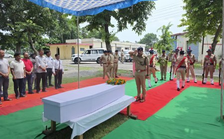 आरक्षी स्व0 श्री भुवन चंद्र आर्या जी के आकस्मिक निधन पर ऊधमसिंहनगर पुलिस परिवार द्वारा दी गई भावभीनी श्रद्धांजलि