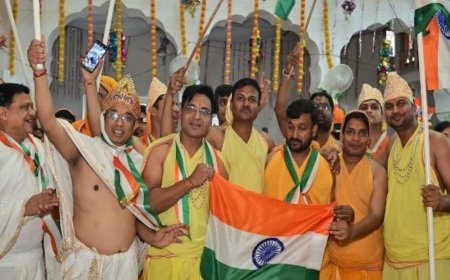 108-दिवसीय शांतिनाथ मंडल विधान में श्रद्धालुओं ने किया अभिषेक:देशभक्ति गीतों पर झूमे श्रद्धालु, विश्व शांति महायज्ञ के साथ समापन होगा