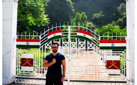 स्वतंत्रता दिवस पर Saif Ali Khan पहुंचे कमान अमन सेतु, जवानों के साथ खेला क्रिकेट