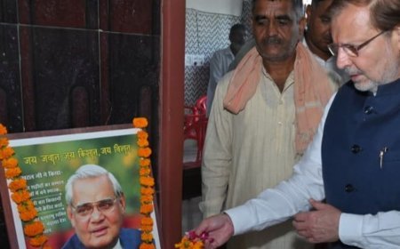 पूर्व प्रधानमंत्री अटल बिहारी वाजपेयी को श्रद्धांजलि:मंत्री डॉ. अरविंद शर्मा बोले-;राष्ट्रसेवा और जनकल्याण की मिसाल थे अटल जी