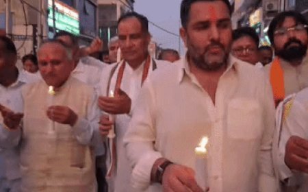 सोनीपत में भाजपा ने निकाला कैंडल मार्च:वंदे मातरम के कथित अनादर का विरोध; विधायक बोले- कांग्रेस को माफी मांगनी चाहिए