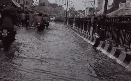 अयोध्या में हुई मुसलाधार बारिश:दो घंटे के बारिश से रामपथ समेत कई इलाकों में भरा पानी, शाम को बदला मौसम; अगले 24 घंटे बारिश के आसार