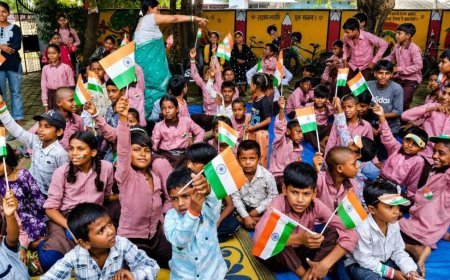यूपी के 1.32 लाख से अधिक स्कूलों में गूंजा ‘भारत माता की जय’, 1.48 करोड़ बच्चों ने दी तिरंगे को सलामी