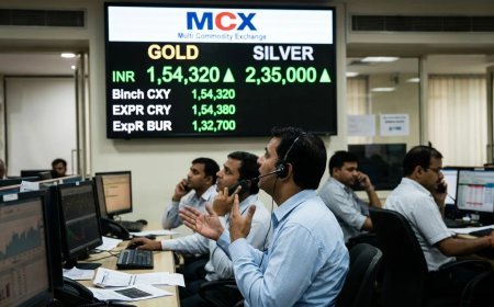 Gold Price मजबूती के साथ MCX पर 1.54 लाख रुपये पहुंचा, चांदी में भी तेजी