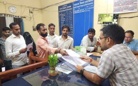पूर्व विधायक राजेश शुक्ला के प्रेस वार्ता का दिखने लगा असर डबल वोट रखने वाले मतदाताओं ने स्वयं स्वीकार की गलती, एक स्थान से नाम हटाने के लिए ERO कार्यालय में दिए प्रार्थना पत्र