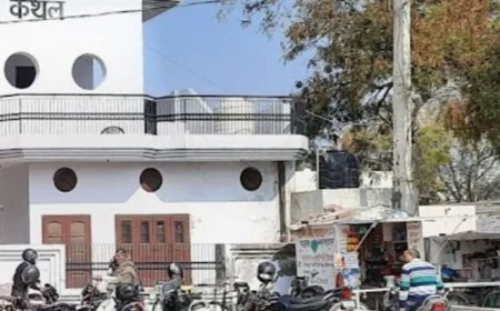 कैथल में पटवारियों की हड़ताल 2 दिन और बढ़ी:पोर्टल की खामियों का विरोध, पटवार भवन पर लटके ताले; 4 दिन नहीं होगा काम