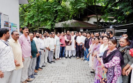 भारतीय जनता पार्टी महानगर सिद्धार्थ उमेश अग्रवाल जी के नेतृत्व में सैकड़ो कार्यकर्ताओं के साथ SIR प्रक्रिया में बाधा डालने के कांग्रेस के प्रयासों के खिलाफ भाजपा का जोरदार प्रदर्शन