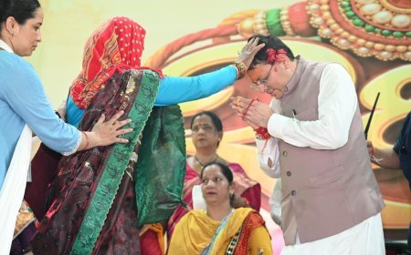 रक्षाबंधन समारोह में मुख्यमंत्री धामी का भव्य स्वागत,महिलाओं के लिए 60 वर्ष की उम्र से मुफ्त बस सफर की घोषणा।*