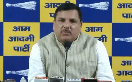 केंद्र सरकार के खिलाफ AAP नेता संजय सिंह का हमला:कहा- NCLT भ्रष्टाचार का सबसे बड़ा अड्डा, हेयरकट नहीं गर्दन कट स्कीम चला रही सरकार