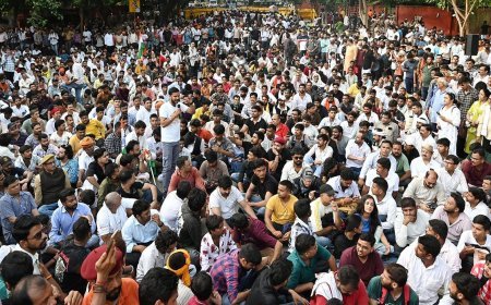 जंतर-मंतर की सियासी झाड़फूंक: संविधान, राजनीति और सामाजिक न्याय की असली परीक्षा!