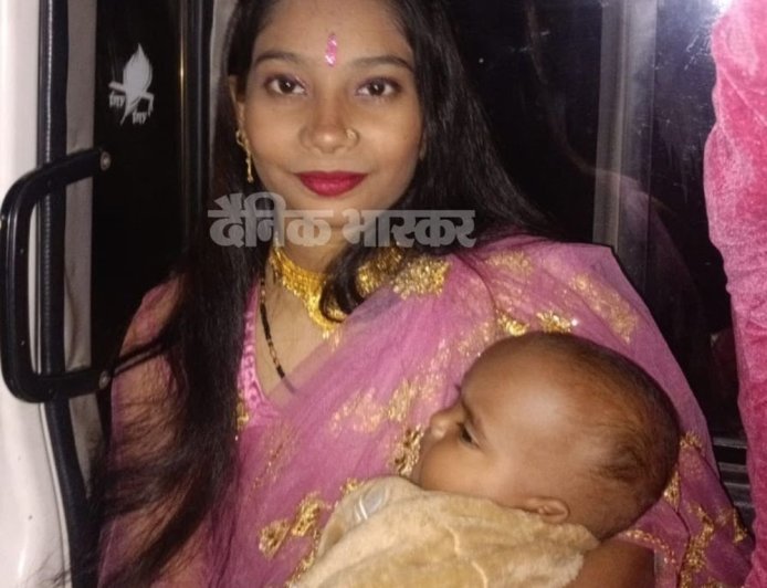 हांसी में एक्सीडेंट में पत्नी की मौत, पति 2-बच्चे घायल:कार ने मारी बाइक को टक्कर, बहन के घर कोथली देने जा रहा था परिवार