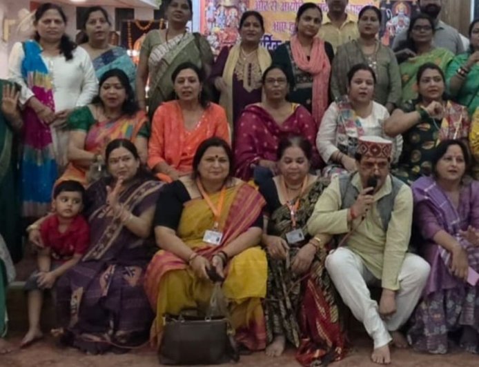 लखनऊ में सामूहिक सुंदरकांड पाठ:सावन माह में महिलाओं ने भक्ति और एकता का संदेश दिया