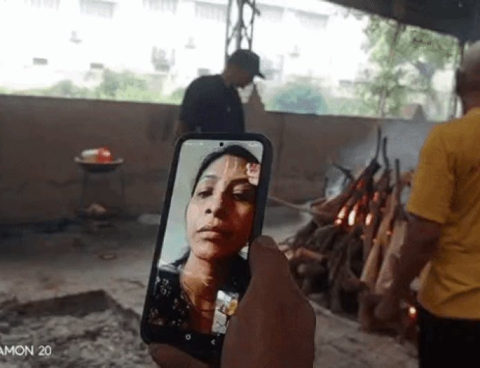 हरियाणा- व्यापारी पिता का VIDEO कॉल से कराया अंतिम संस्कार:अस्थियां लेने भी नहीं पहुंचीं टीचर बेटियां, ₹5100 भेजकर बोलीं-सारा काम अच्छे से करा देना