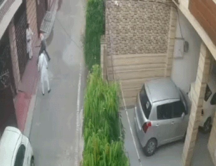 अमृतसर- बहन घर नहीं आई तो भाई ने टांग तोड़ी,VIDEO:लोहे की रॉड से 15 सेकेंड में 12 वार किए; मायके से ससुराल मुंबई लौट रही थी