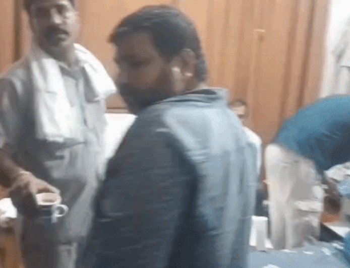 सोनीपत में ₹15 हजार रिश्वत लेते बिजली लाइनमैन गिरफ्तार:: मीटर लगवाने की एवज में मांगे थे ₹25 हजार; ₹10 हजार पहले लिए