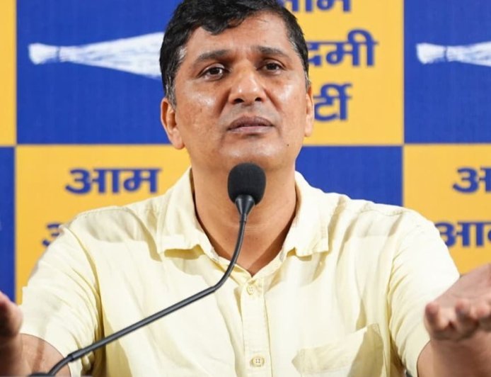 दिल्ली में विद्या वाहिनी योजना खिलाफ AAP की प्रेस कॉन्फ्रेंस:विरोधियों ने कहा- सरकार की 7 हजार वाली साइकिल 4200 में खरीदी