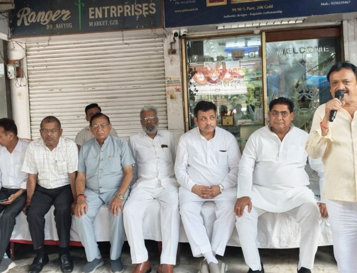नगर निगम के खिलाफ 15 अगस्त को आत्मदाह करेंगे व्यापारी:गाजियाबाद में बढ़े हुए हाउस टैक्स को लेकर 8 दिन से व्यापारियों का चल रह है धरना