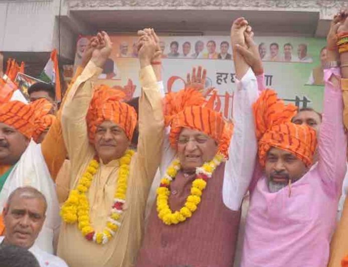 गाजियाबाद में भाजपा की तिरंगा यात्रा:गुरुद्वारा साहिब से शहीद पथ तक निकली यात्रा; तिरंगे के साथ गूंजे ‘भारत माता की जय’ के नारे