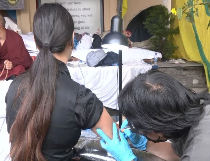 Dharamshala में Tibet Tattoo Protest: चीन के Ethnic Unity Law के खिलाफ तिब्बतियों का अनोखा और बड़ा संघर्ष