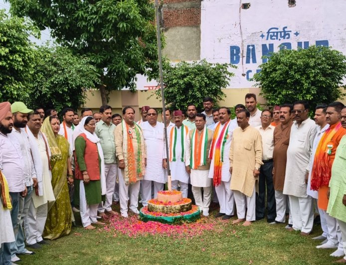 भाजपा जिला कार्यालय रुद्रपुर में हर्षोल्लास से मनाया गया स्वतंत्रता दिवस